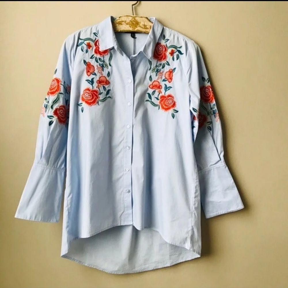 Beautiful Alison andrews embroidered button up